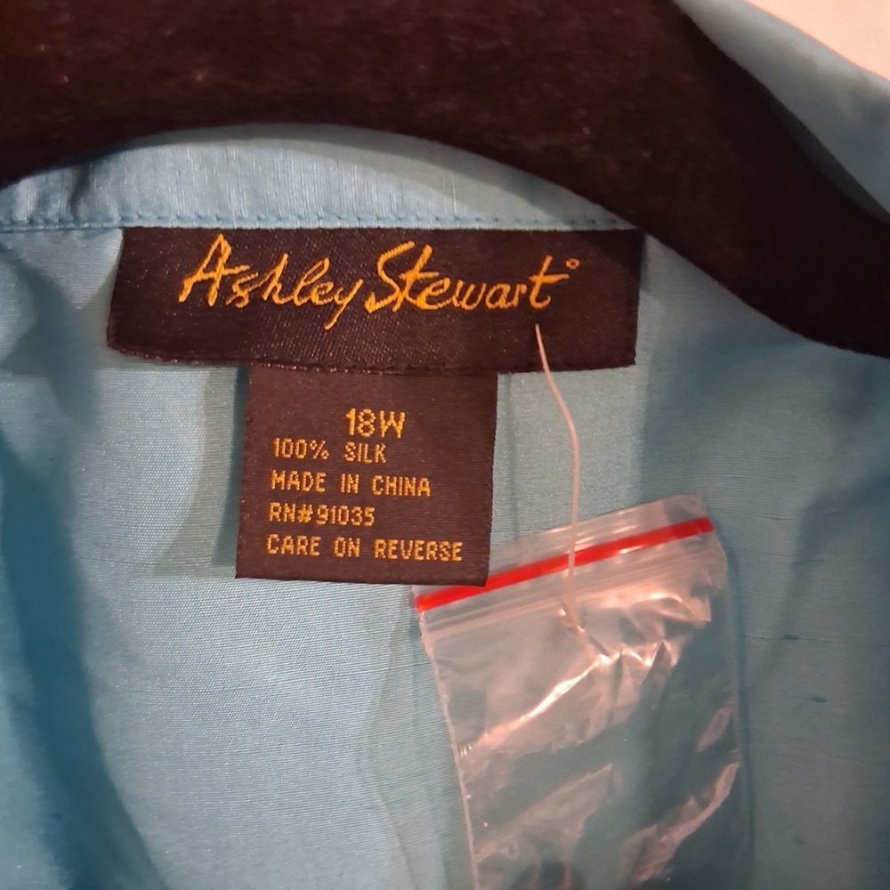 100% Silk Turquoise Sleeveless Button Up 18 Pearl Buttons Gorgeous Coastal Beach - Picture 3 of 5
